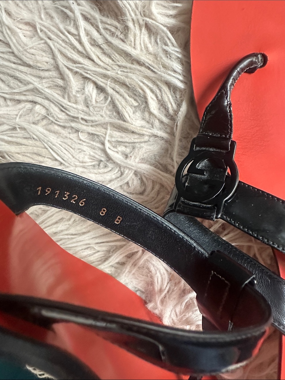 Gucci Black Leather Thong Sandals with Red Footbed - Picture 7 of 9
